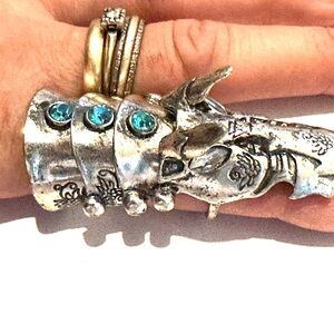 Unique Collapsible Dragon’s Head Ring